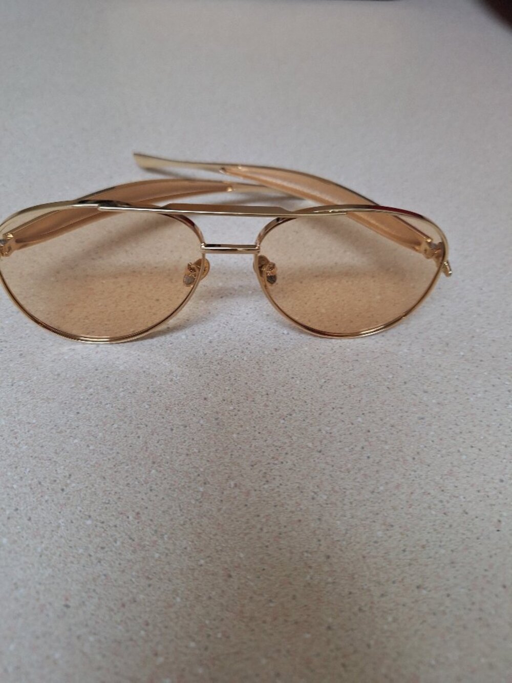 GOLD FRAME SUN GLASSES.